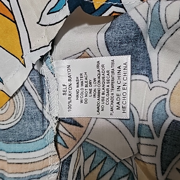 Listicle: Half Button-Up Tank Top NWT!! - Picture 5 of 7